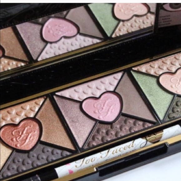 Too faced love eyeshadow palette - Picture 3 of 10